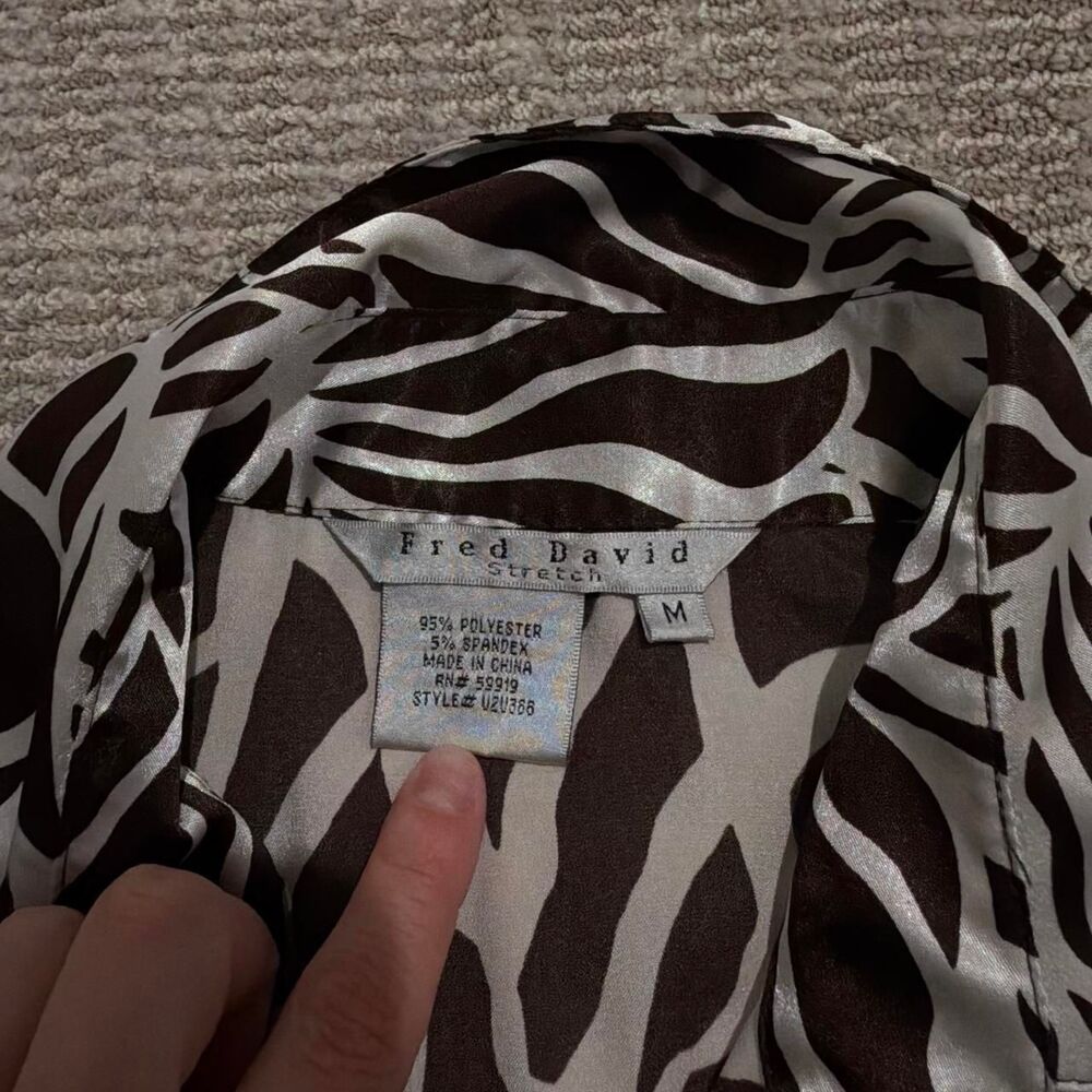 vintage pattern button down top - Picture 3 of 4